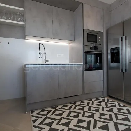 Smaragd - Saphir - Luxury With Shared Pool Makarska