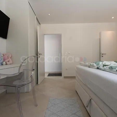 Appartement Smaragd - Saphir - Luxury With Shared Pool Makarska