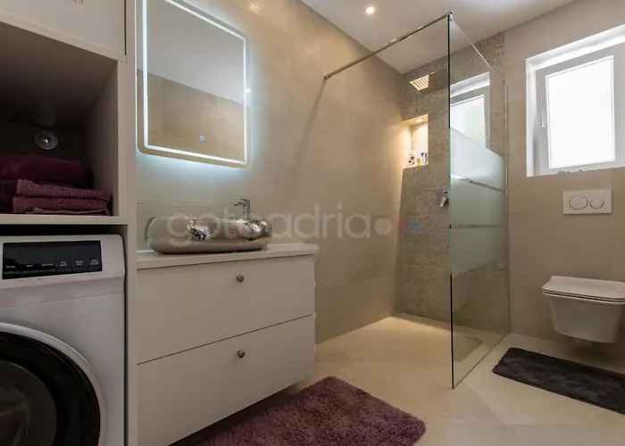 Smaragd - Saphir - Luxury With Shared Pool דירה מאקרסקה