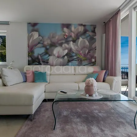 Appartement Smaragd - Saphir - Luxury With Shared Pool Makarska
