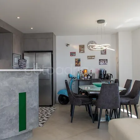 Smaragd - Saphir - Luxury With Shared Pool Makarska