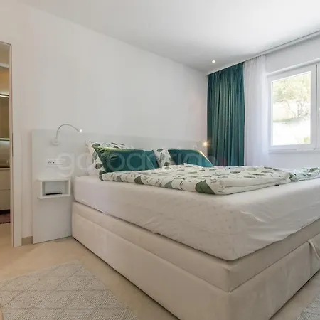 Appartement Smaragd - Saphir - Luxury With Shared Pool Makarska