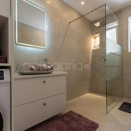 Smaragd - Saphir - Luxury With Shared Pool Appartement Makarska