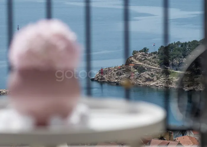 Smaragd - Saphir - Luxury With Shared Pool Makarska