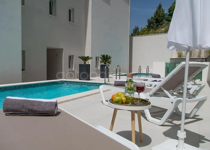 Smaragd - Saphir - Luxury With Shared Pool Makarska